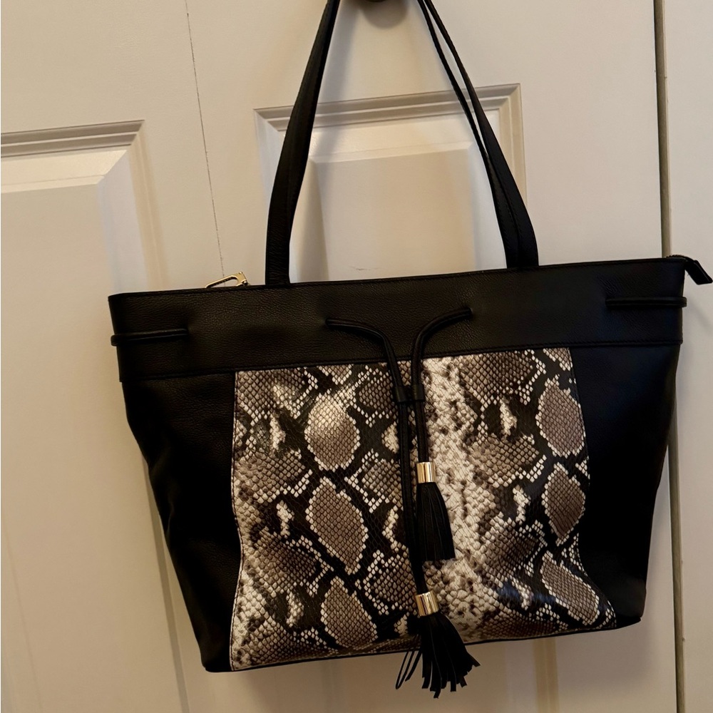 Talbots Black and Tan Tote Bag with Elegant Design - Picture 3 of 10